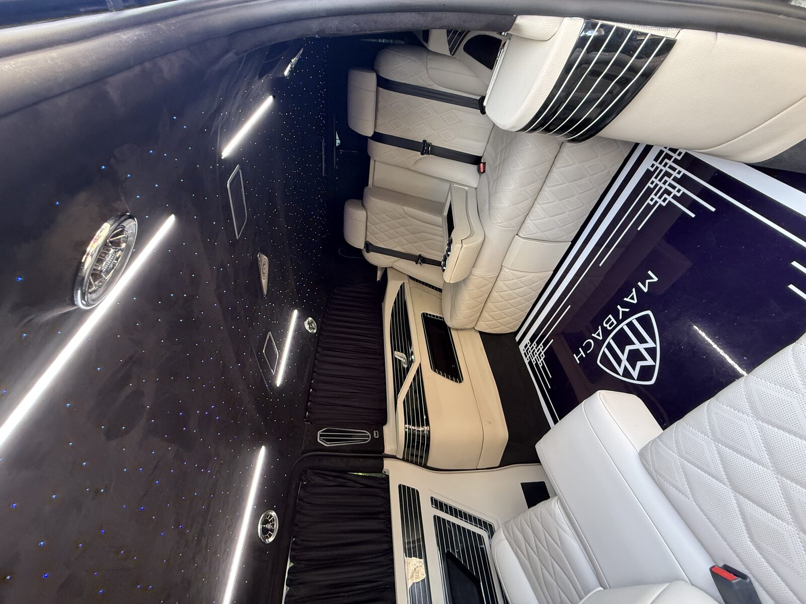 Maybach V-Class floor detail