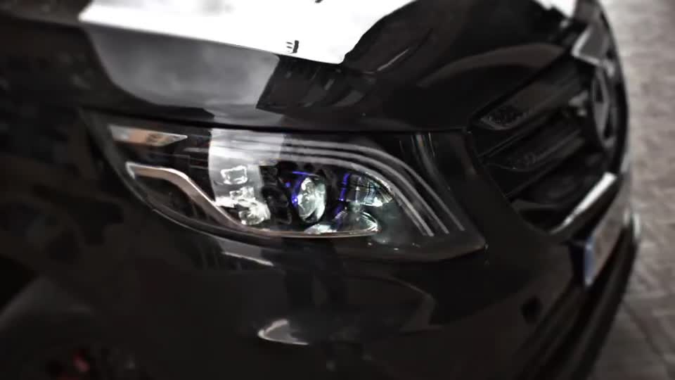 Standard Mercedes V-Class headlight detail